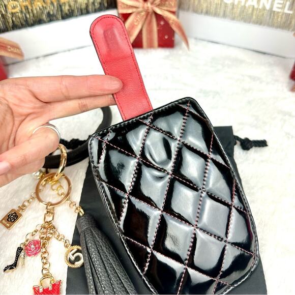 CHANEL Black Patent Leather card case, ID holder, lanyard keychain wristlet - Picture 7 of 12